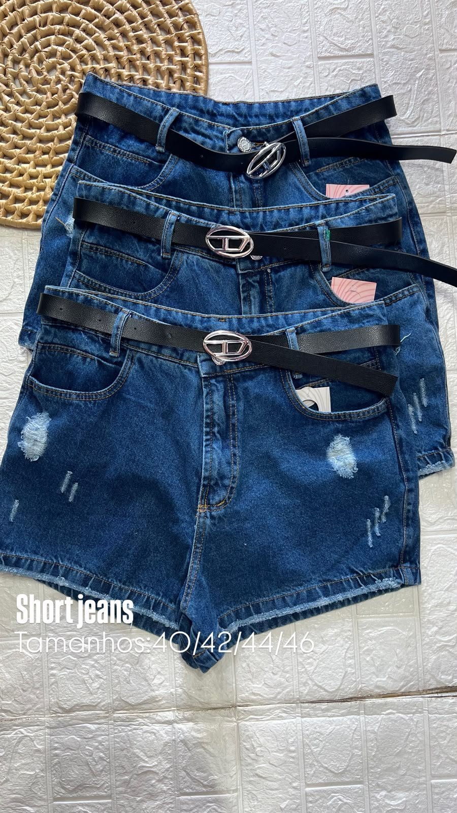 Short Jeans Feminino Destroyed com Cinto