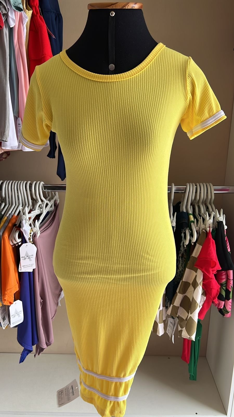 Vestido Curto Canelado Amarelo
