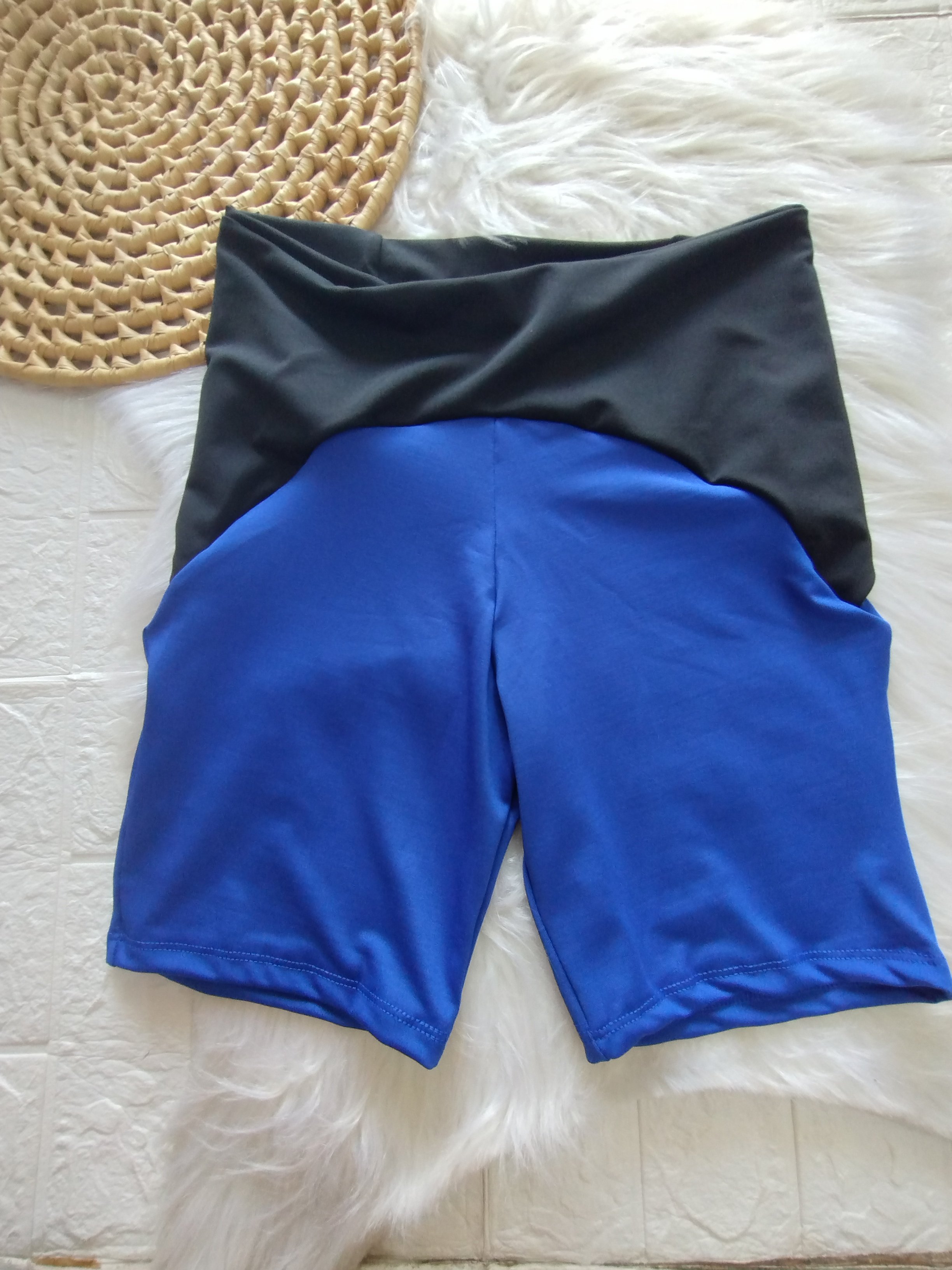 Short Fitness Azul com Cós Preto