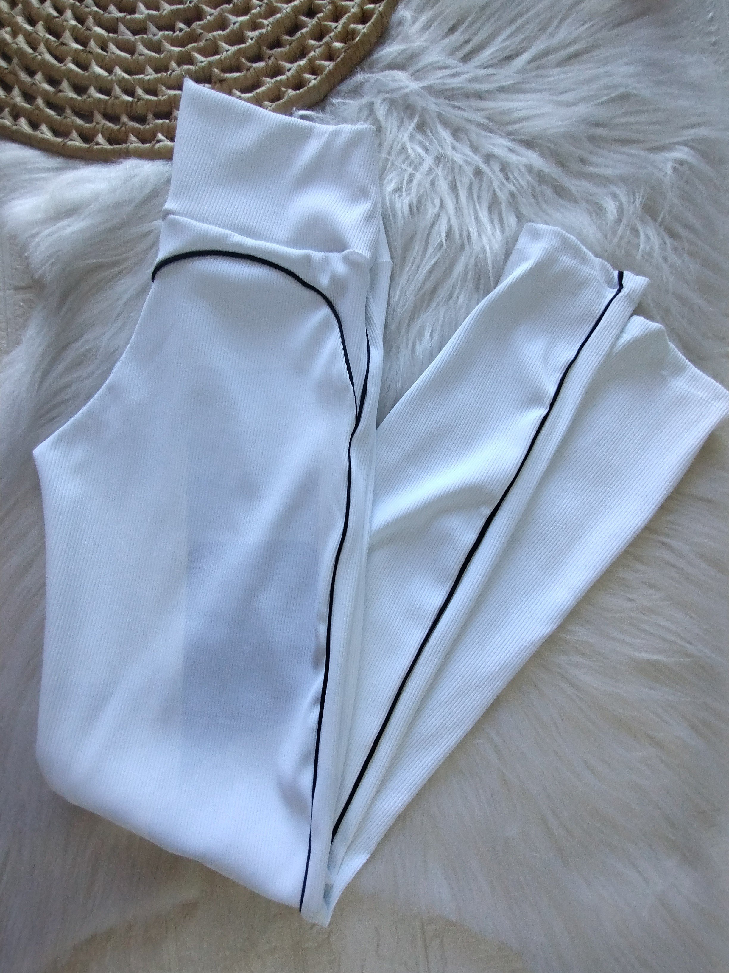 Calça Legging Ribana Branca com Detalhe Preto