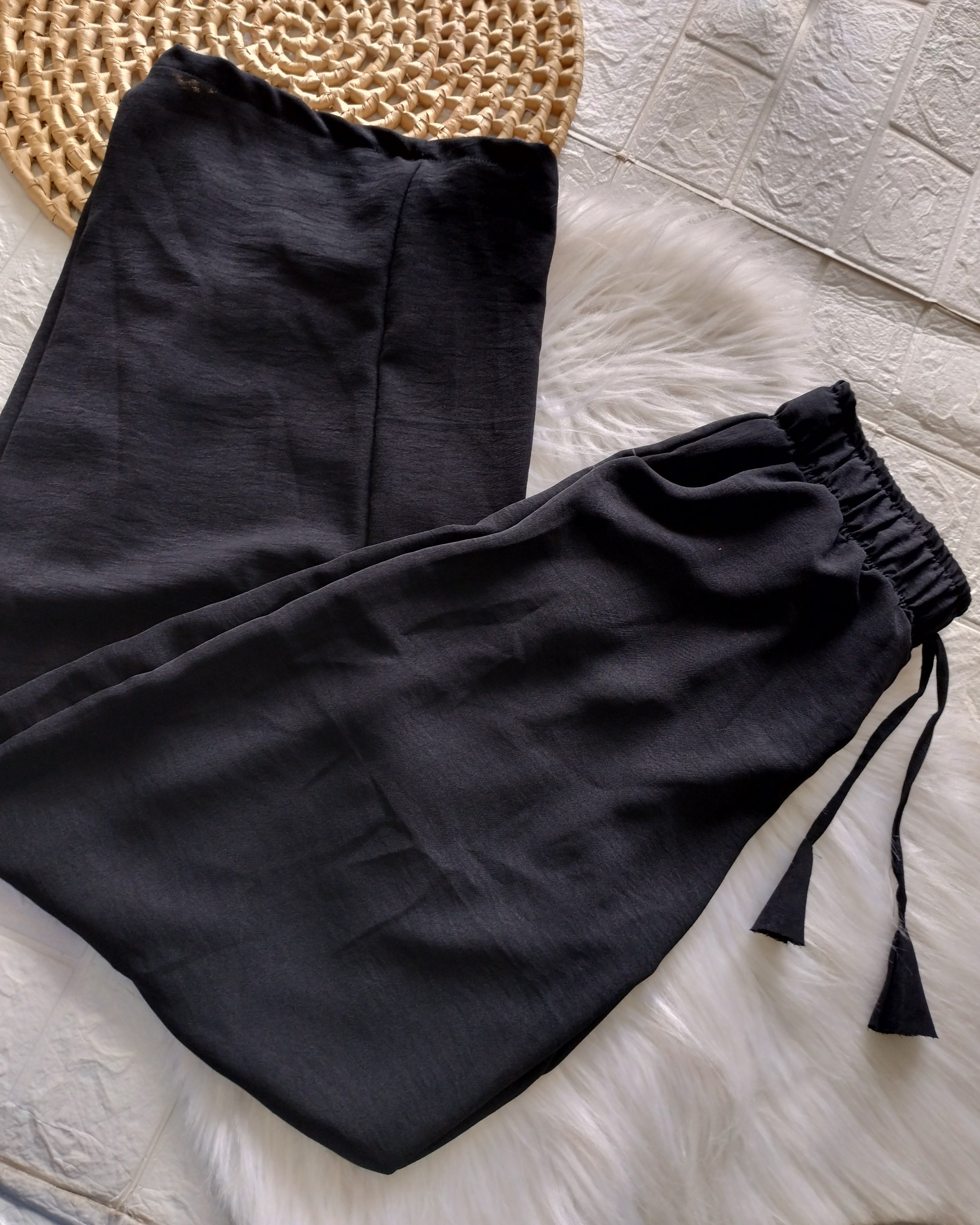 Calça Pantalona Preta com Amarração