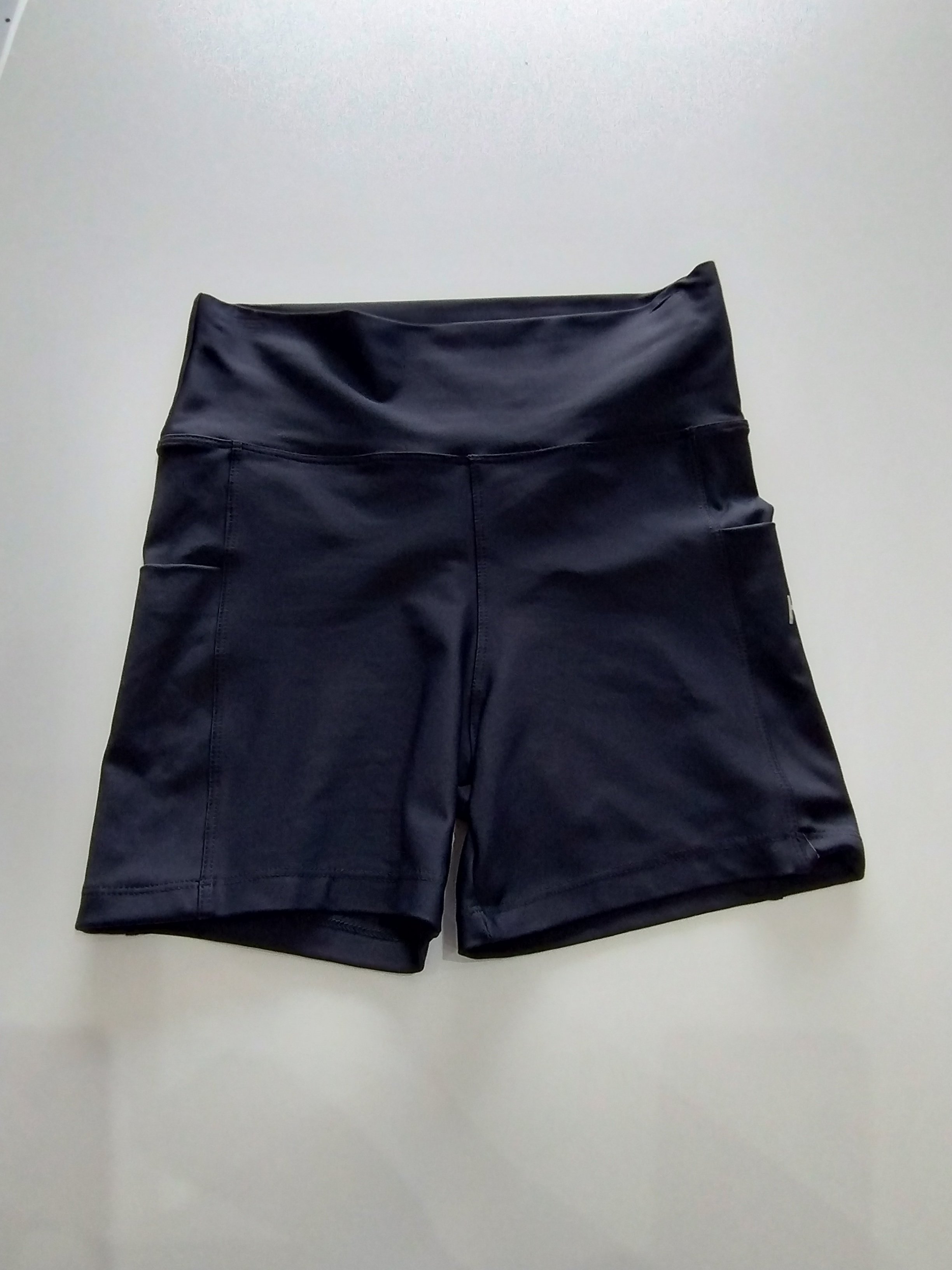 Short liso com Bolsos