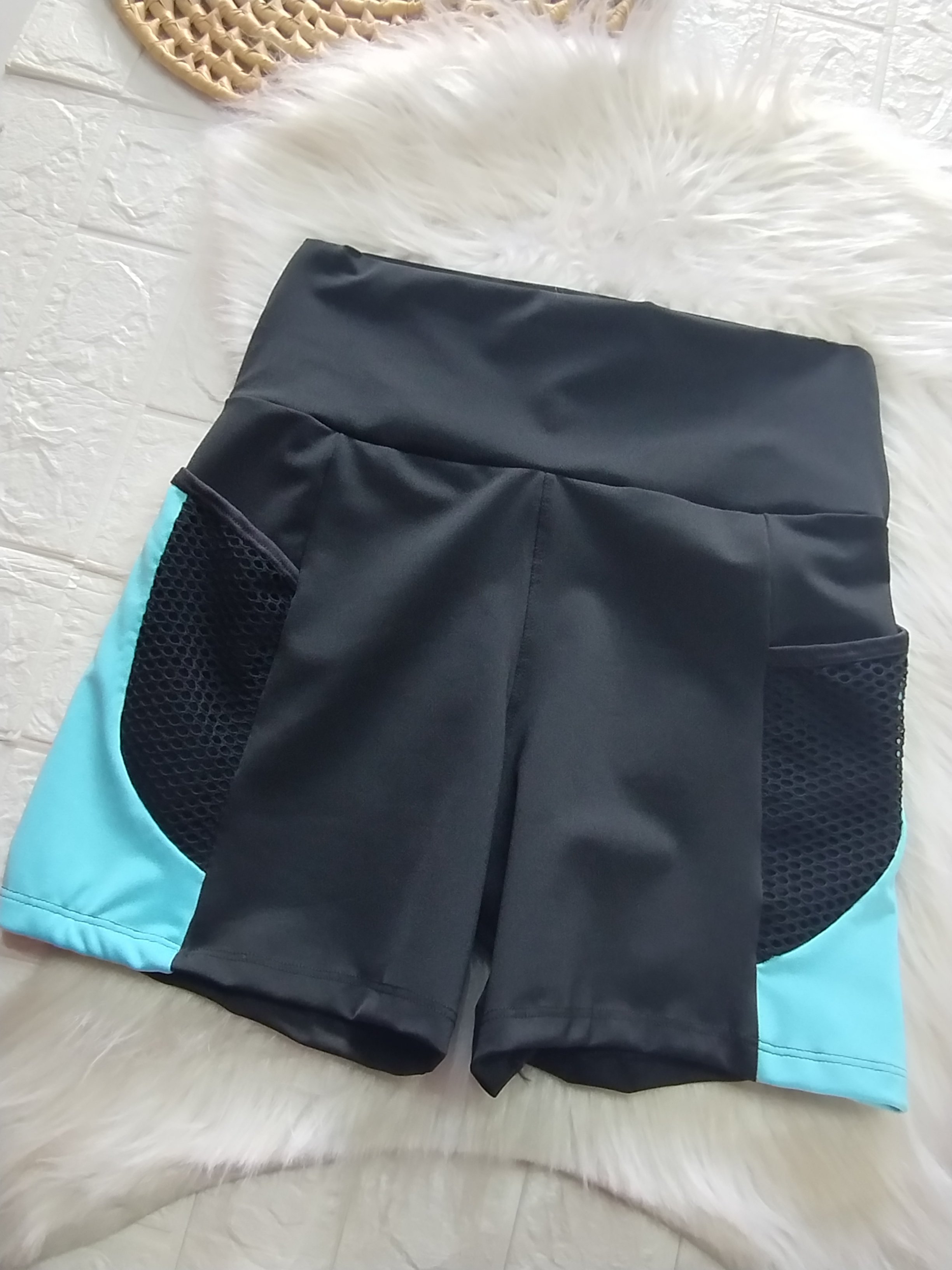 Short tela lateral