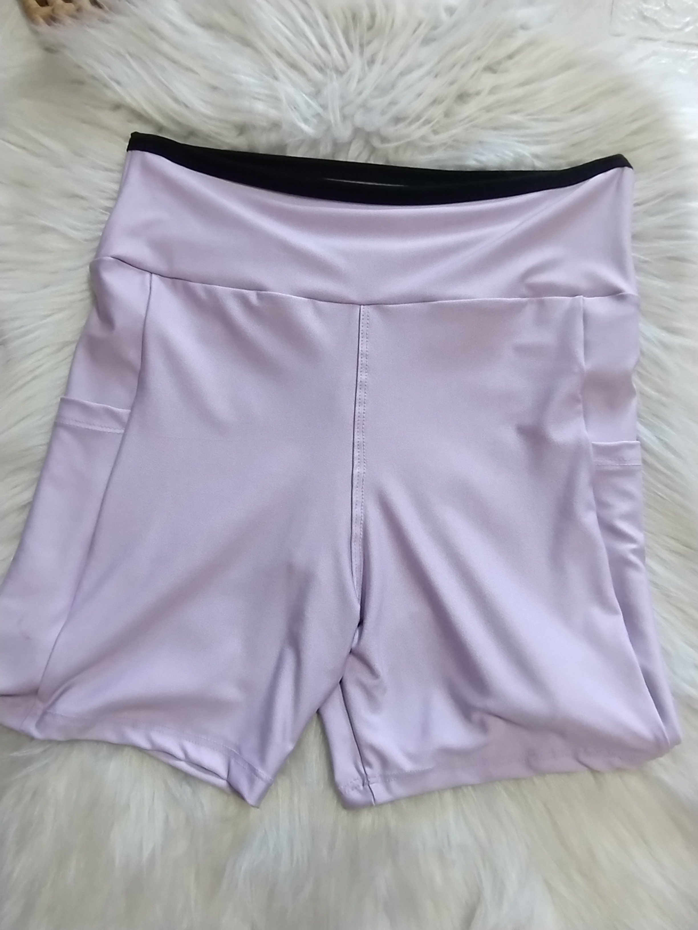 Short de Academia Lilás com Bolsos