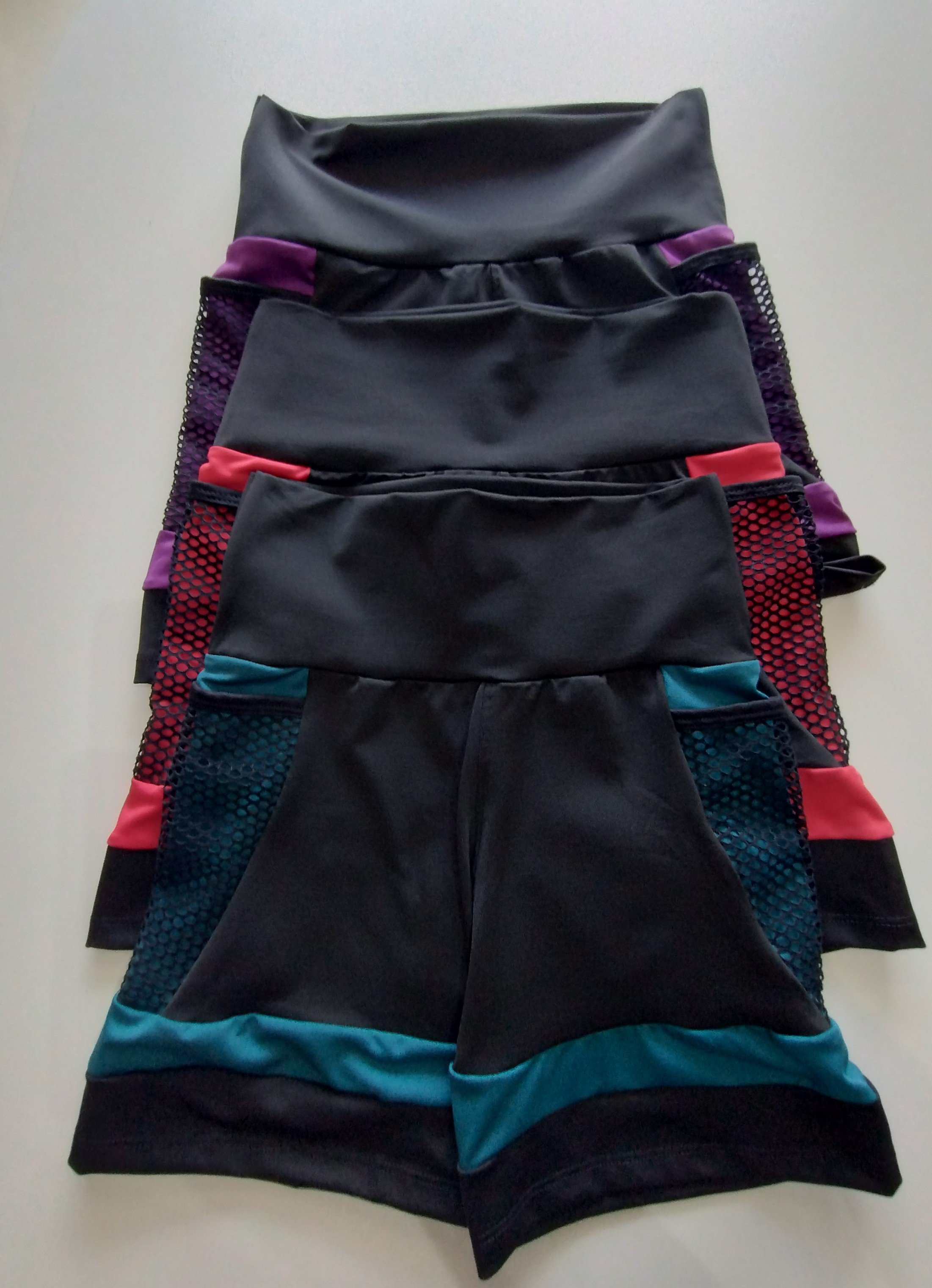 Short bicolor