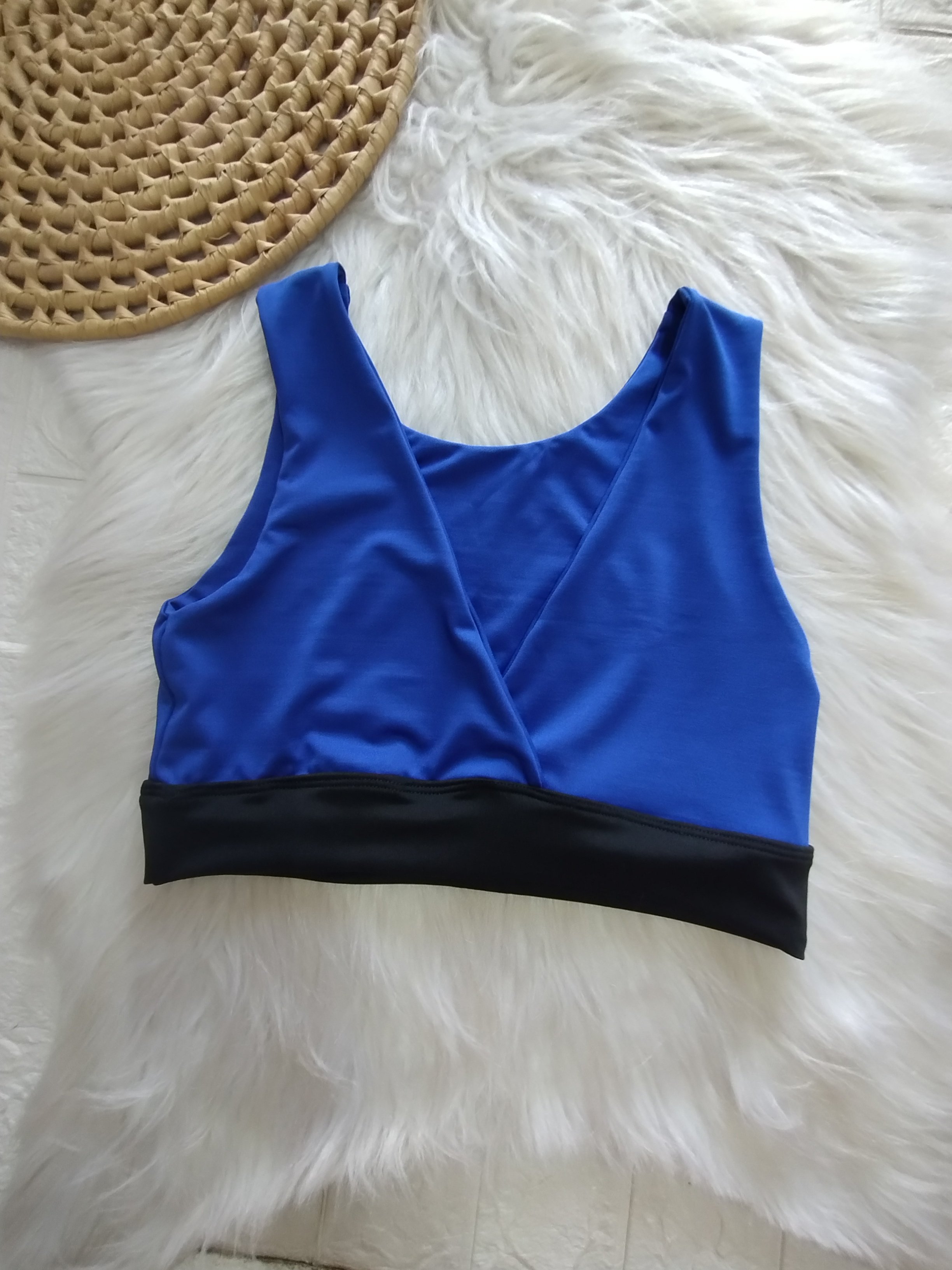 Top Fitness Azul com Faixa Preta